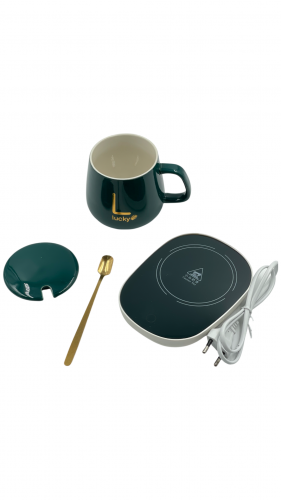 كوب قهوة له غطاء وملعقة بالاضافة الى سخان كهربائي لون زيتي