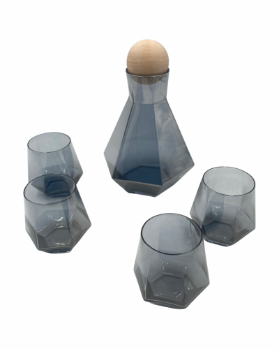 طقم جيك زجاجي رمادي بغطاء كورة خشبية واربع اكواب