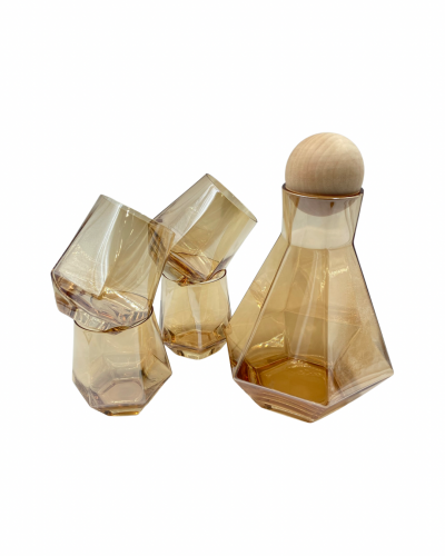 طقم جيك زجاجي ذهبي بغطاء كورة خشبية واربع اكواب