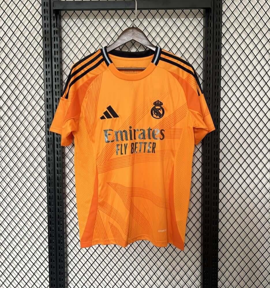 طقم نادي ريال مدريد البرتقالي الجديد 2025