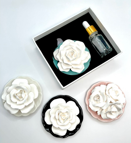 فواحة سيراميك بقاعدة ملونة + زيت عطري 10 ml