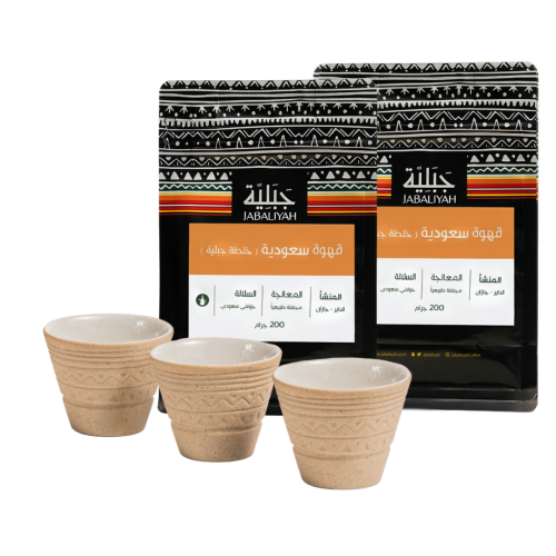 2 قهوة سعودية مع فناجين