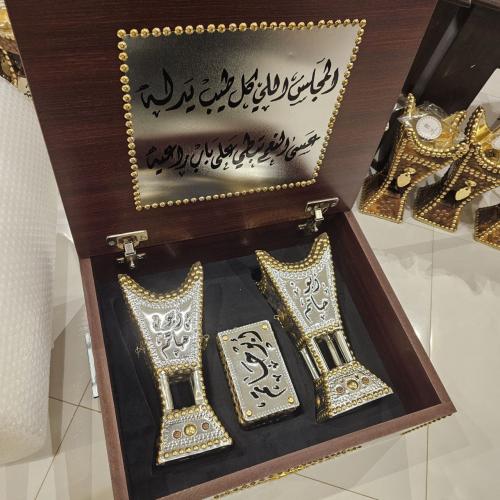 طقم إهداء مبخرتين وعلبة للعود وصندوق شامل التوصيل
