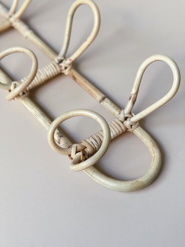 علاقة بامبو جدارية