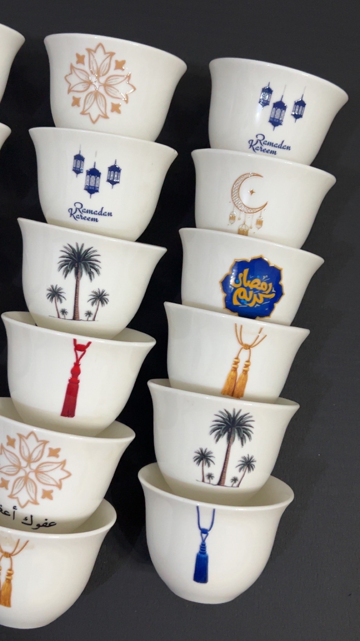 فناجين سيراميك ابيض