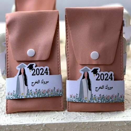 توزيعات التخرج فرش مكياج