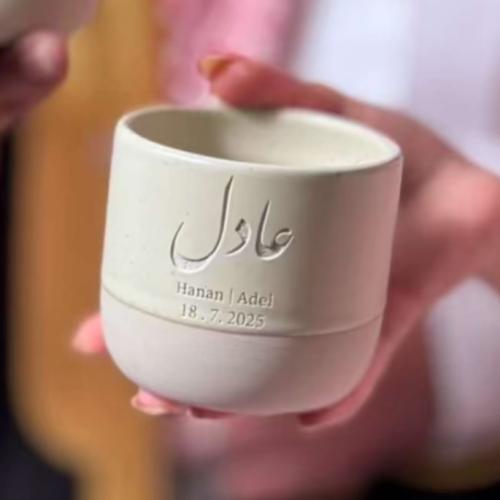 كوب قهوه مع الحفر