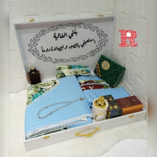 بوكس هدية رمضانية راقية بطقم صلاة مميز مع كتابة عب...