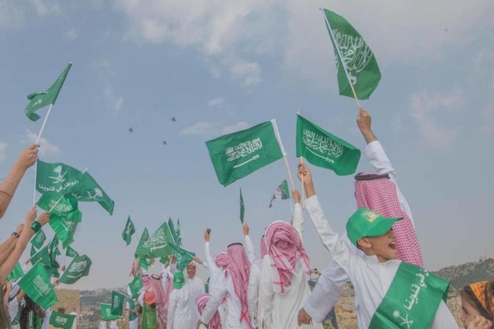 احتفل باليوم الوطني السعودي بأفضل الأقمشة الرجالية من سرمدي – عروض حصرية وخامات ثقيلة لموسم الشتاء