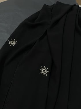 طرحة مطرزة