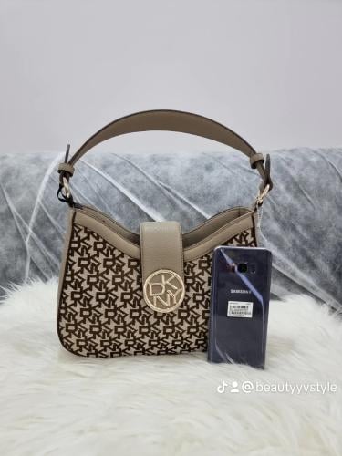 شنط دكني الحجم وسط مع سير قصير^^