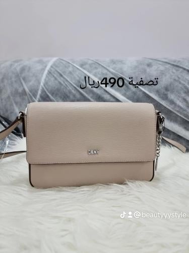 شنط دكني الحجم صغير مع سير طويل ^^