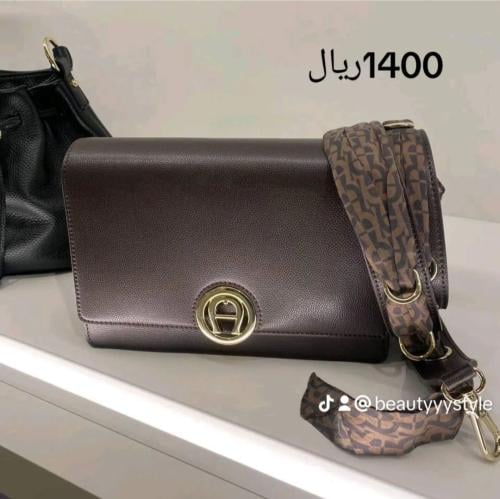 شنط اقنر الحجم صغير مع سير طويل مع سكارف ^^