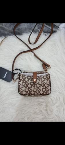 محفظة دكني  بحجم بطاقة البنك مع سير طويل ^^