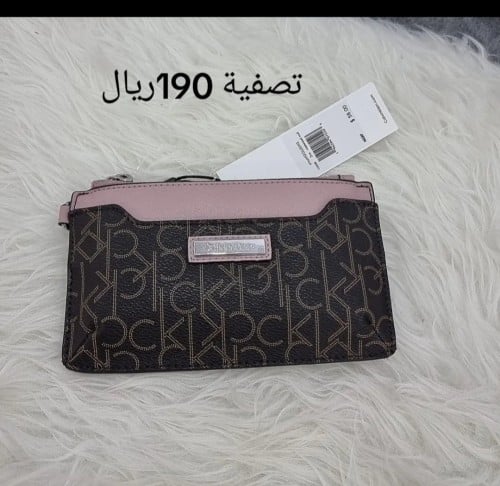 باوتش كالفن كلاين الحجم صغير مايدخل فيها جوال^^