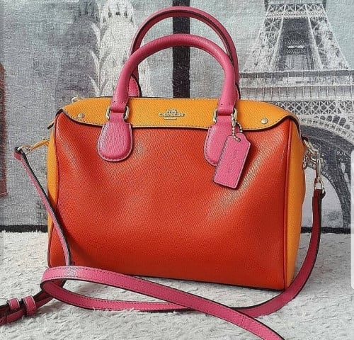 شنط كوتش الحجم صغير مع سير طويل^^