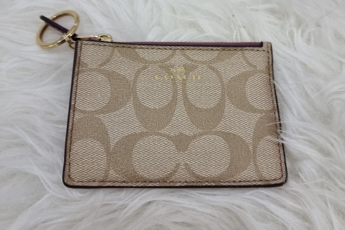 كارد هولدر كوتش ^^