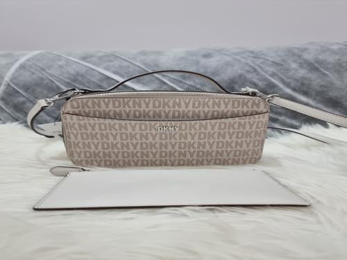 شنط دكني الحجم صغير مع سير طويل وباوتش^^