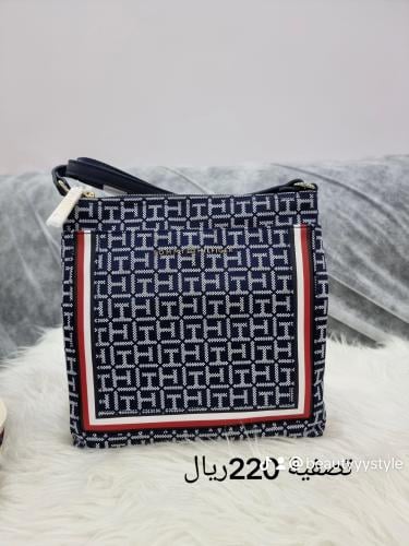 شنط تومي الحجم صغير مع سير طويل ^^