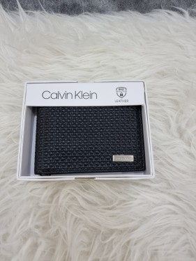 محافظ كالفن كلاين رجاليه اسود ^^