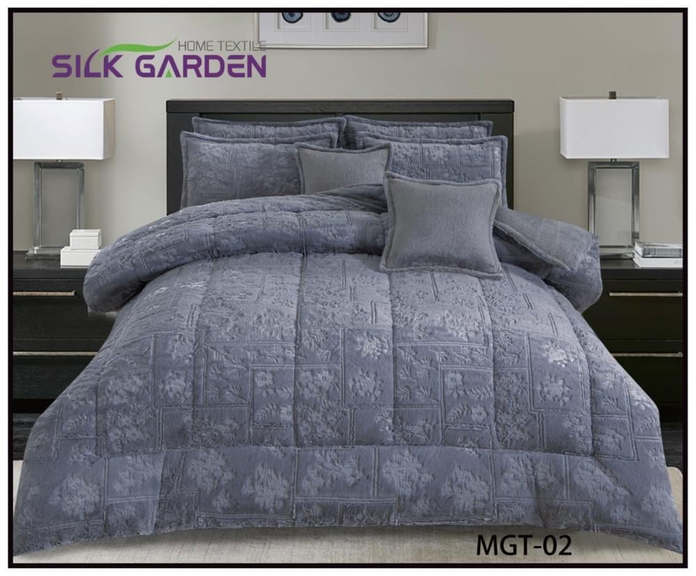 مفرشsilk من الخارج شعر و من الداخل فرو ناعم جدا نفرين 8 قطع