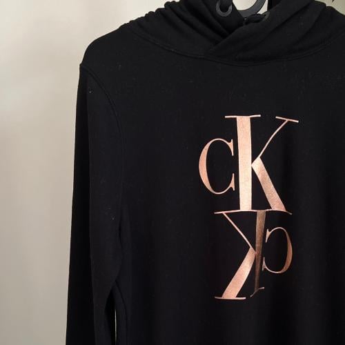 بلوفر كلفن كلاين اسود مع لوقو روز قولد طويل