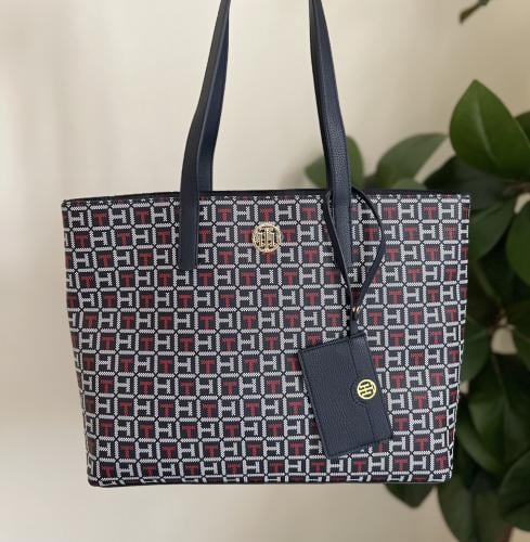 شنطة تومي هلفقر للكتف