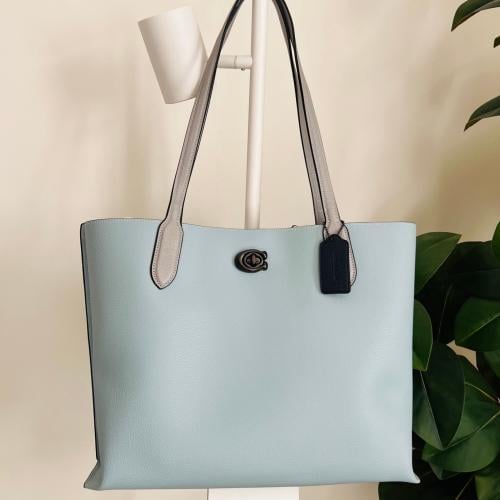 شنطة كوتش بوتيك Willow tote للكتف
