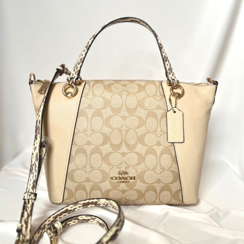 شنطة كوتش كروي بدي ايفوري Kacey Satchel
