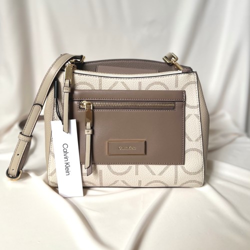 شنطة كلفن كلاين كروس بدي سكري وبني فاتح