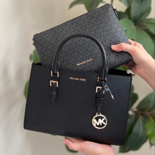 شنطة مايكل كورس  Sally وسط اسود