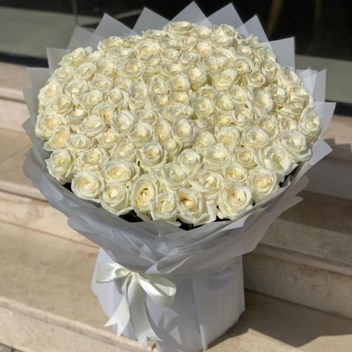 باقة ورد 100