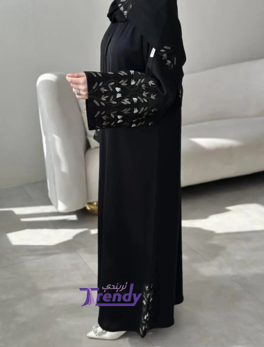 عبايه مطرزه بالخيط