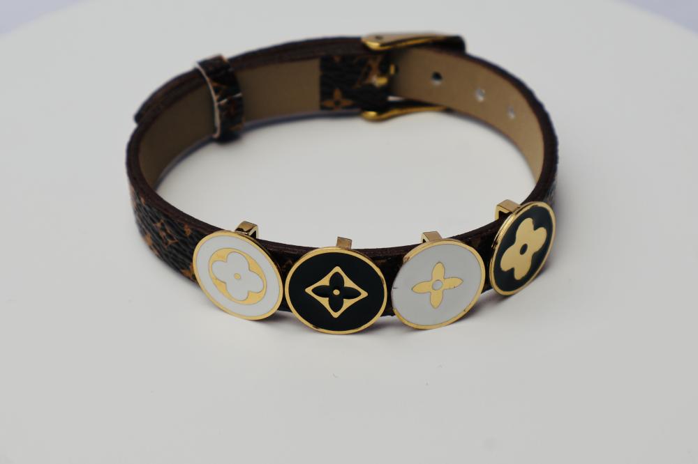 سوار جلد انيق و جذاب LV ابيض  بني نقشه بني سادة