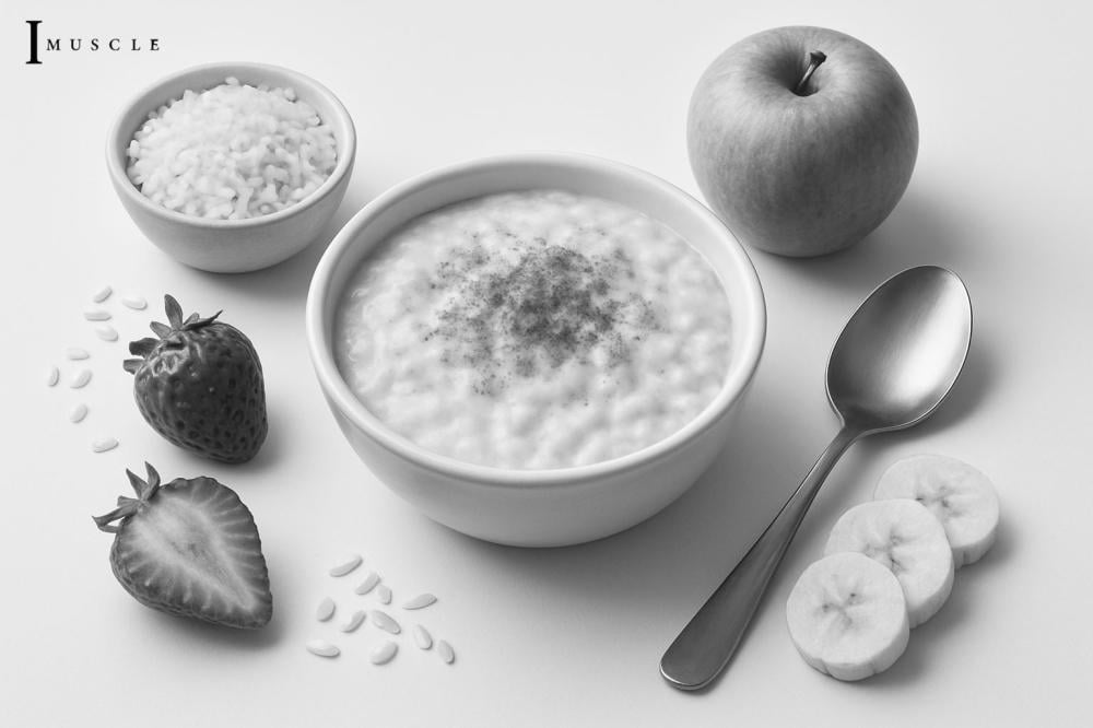 كريمة الأرز بنكهات متعددة مثل الشوكولاتة والفانيليا والفراولة على خلفي