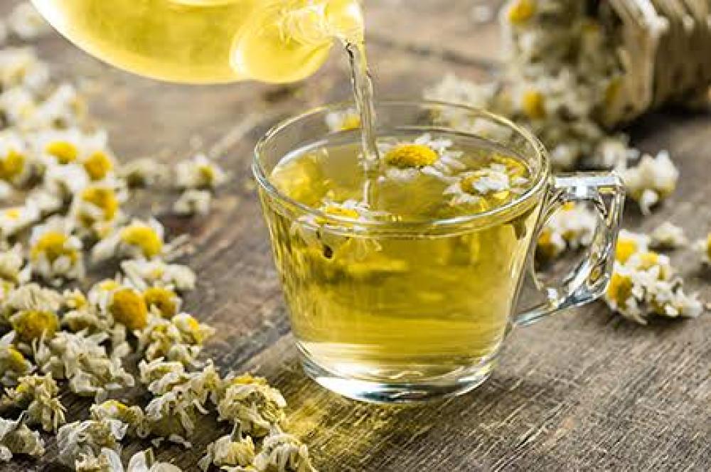 مشروبات الأعشاب التي تهدئ الأعصاب وتساعد على النوم