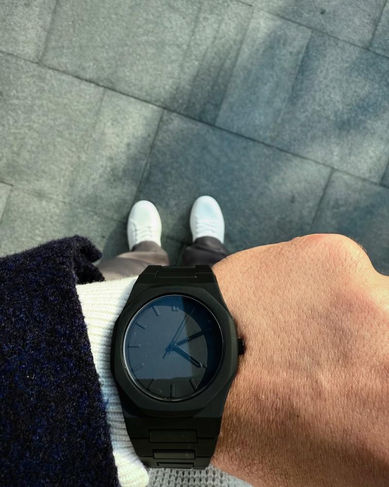 ساعة رجالية كاربون باللون الأسود