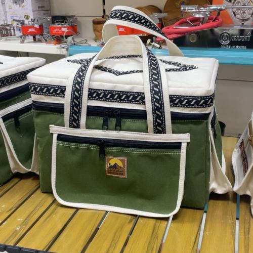 شنطة اخضر تطريز اسود