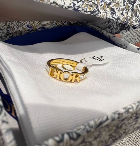 DIOR