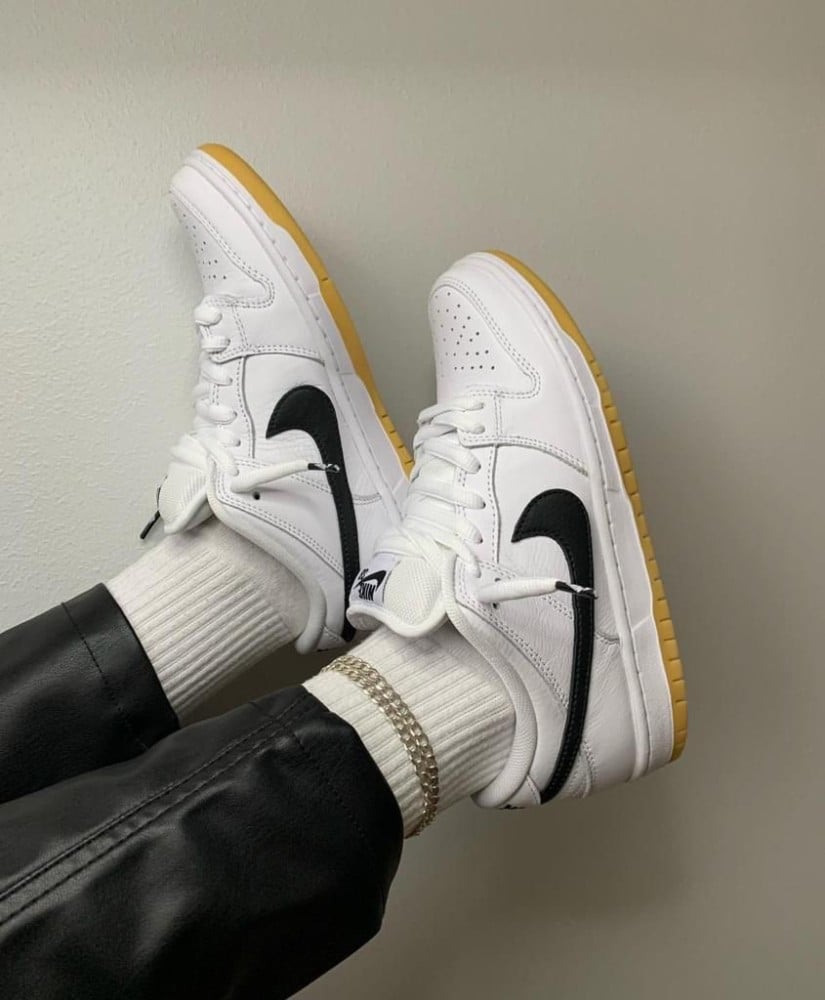 NIKE