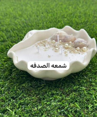 شموع في قالب كونكريت