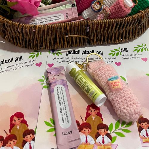 تعليقة كروشية مع مرطب او روج