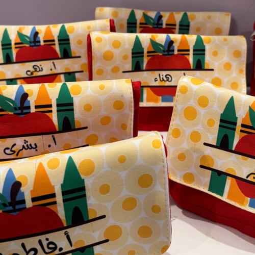 شنطة احمر مكياج مع الطباعة
