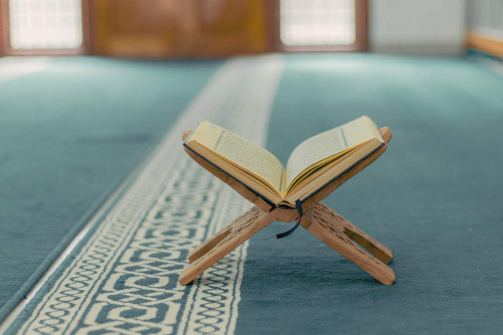 أفضل أنواع كراسي المصاحف للمساجد تضمن راحة المصلين