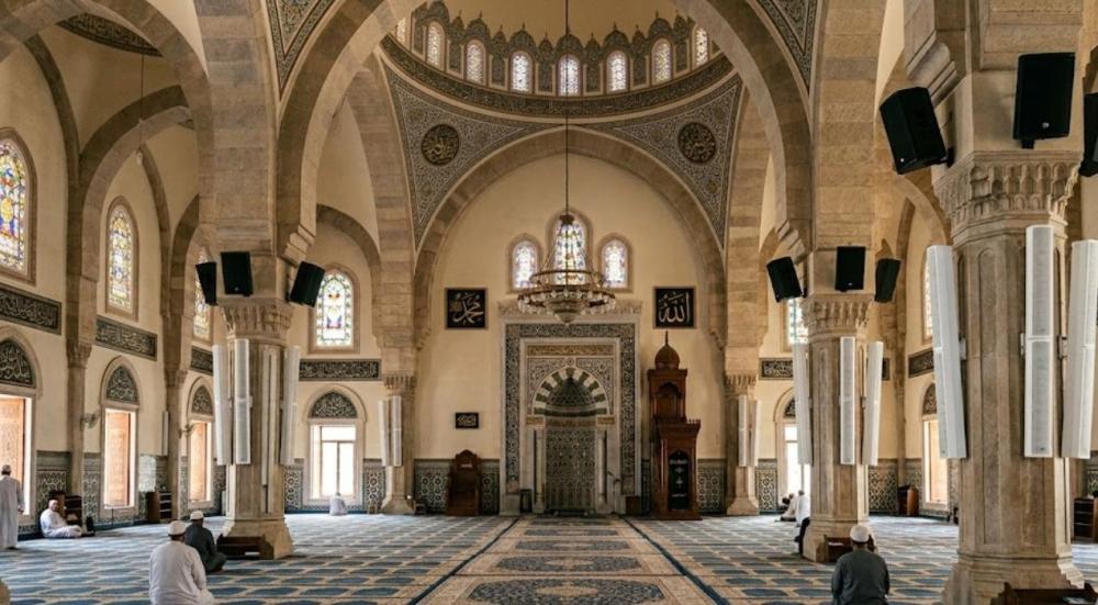 توزيع السماعات في المسجد