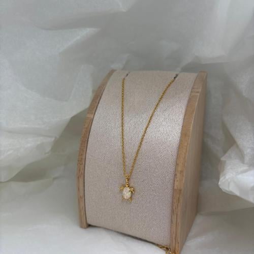 سلسلة السلحفاة/Turtle Necklace
