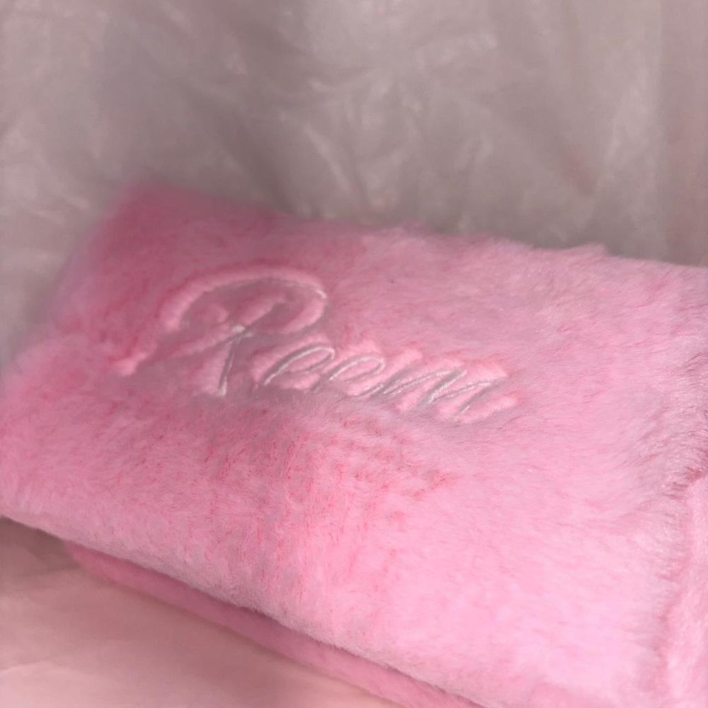 Fluffy Customized Makeup bag /شنطة مكياج ناعمه مصممه بالأسم