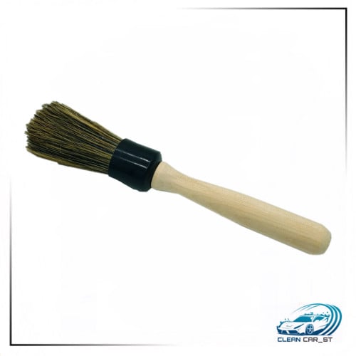 فرشاة تنظيف بمقبض خشبي