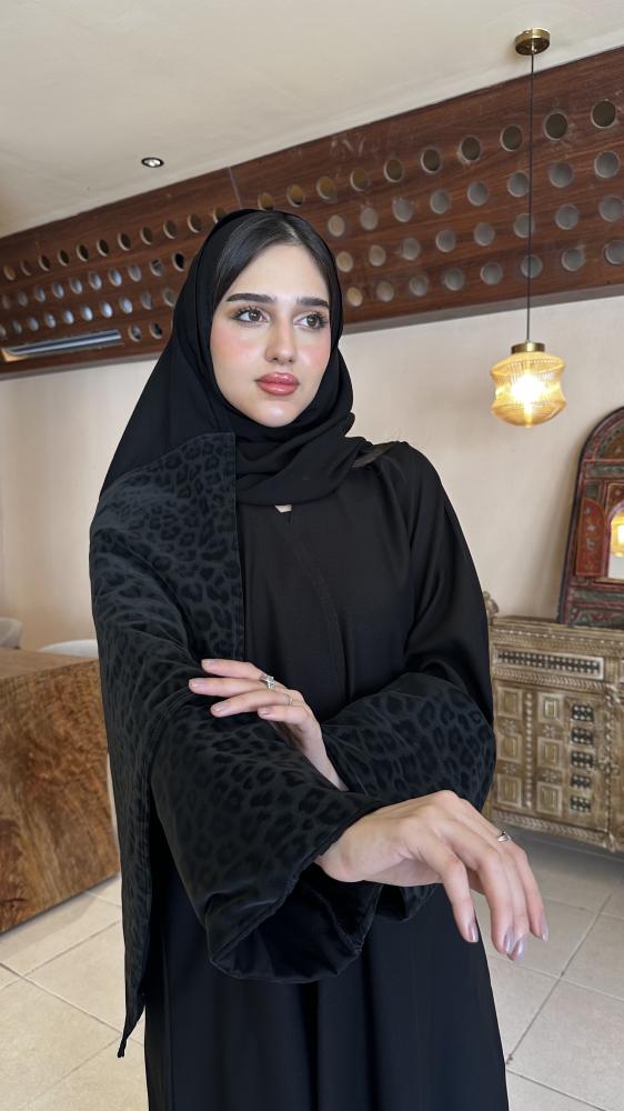 عبايه تايقر اسود