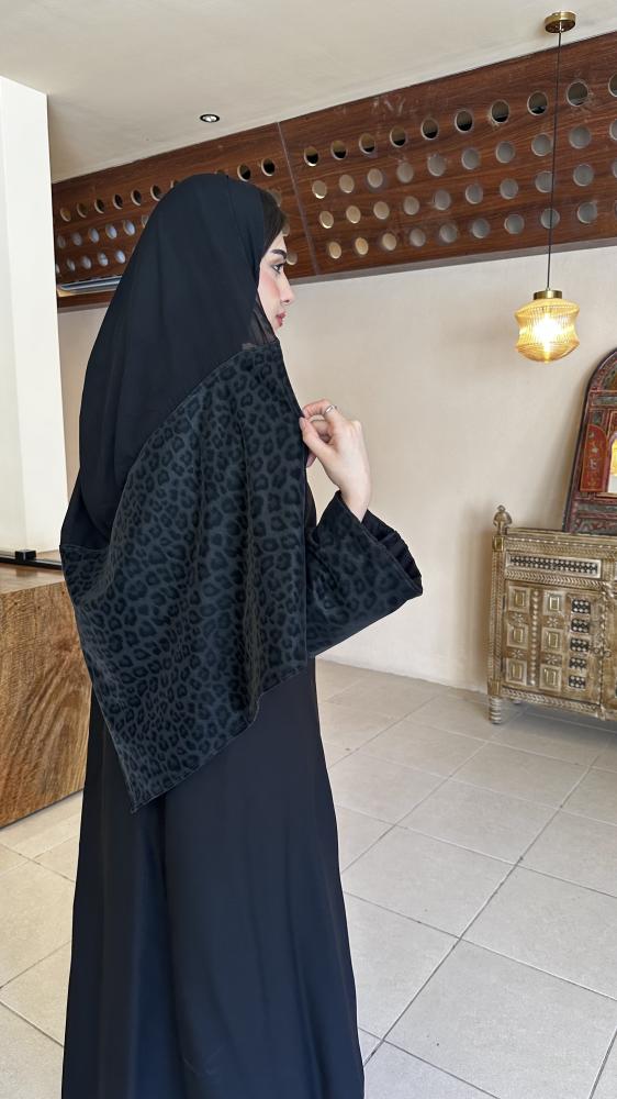 عبايه تايقر اسود